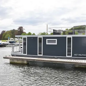  Vakantiehuis Cozy Floating Boatlodge Het Vrijthof Nederland